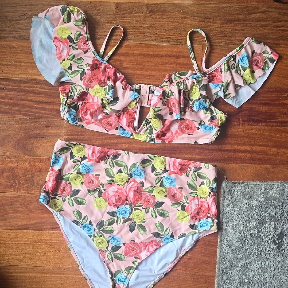Floral Ruffle Bikini Set - Picture 3 of 6